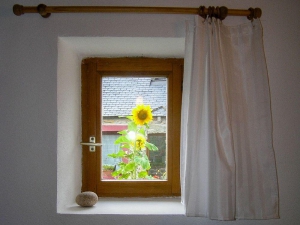 04_menesguen_badezimmer_blick_nach_draussen1