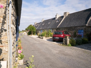 Ferienhaus Menesguen Straßenseite
